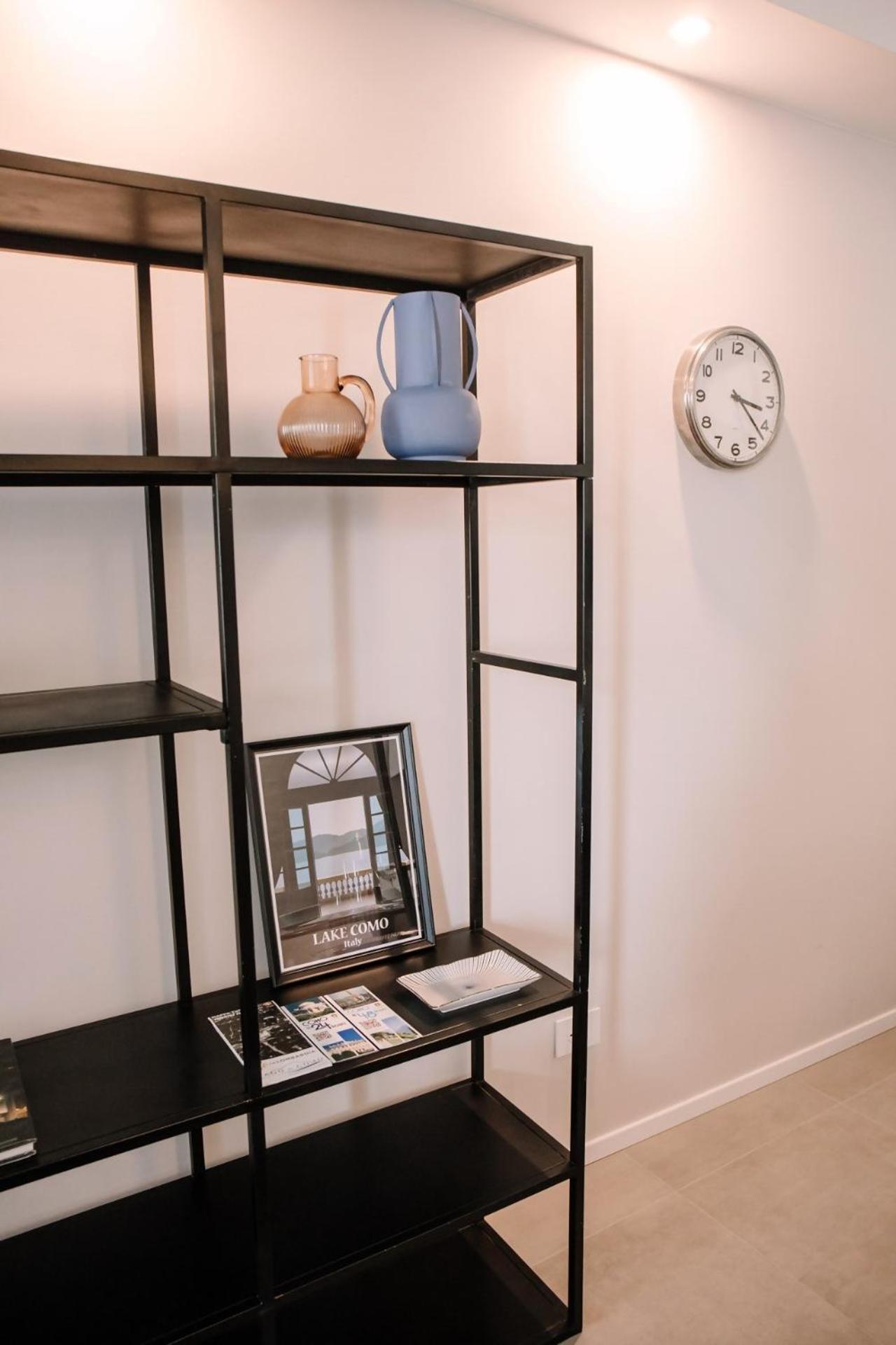 Elegant Beige Apartment - 5 Minutes From The Lake Como Exterior photo
